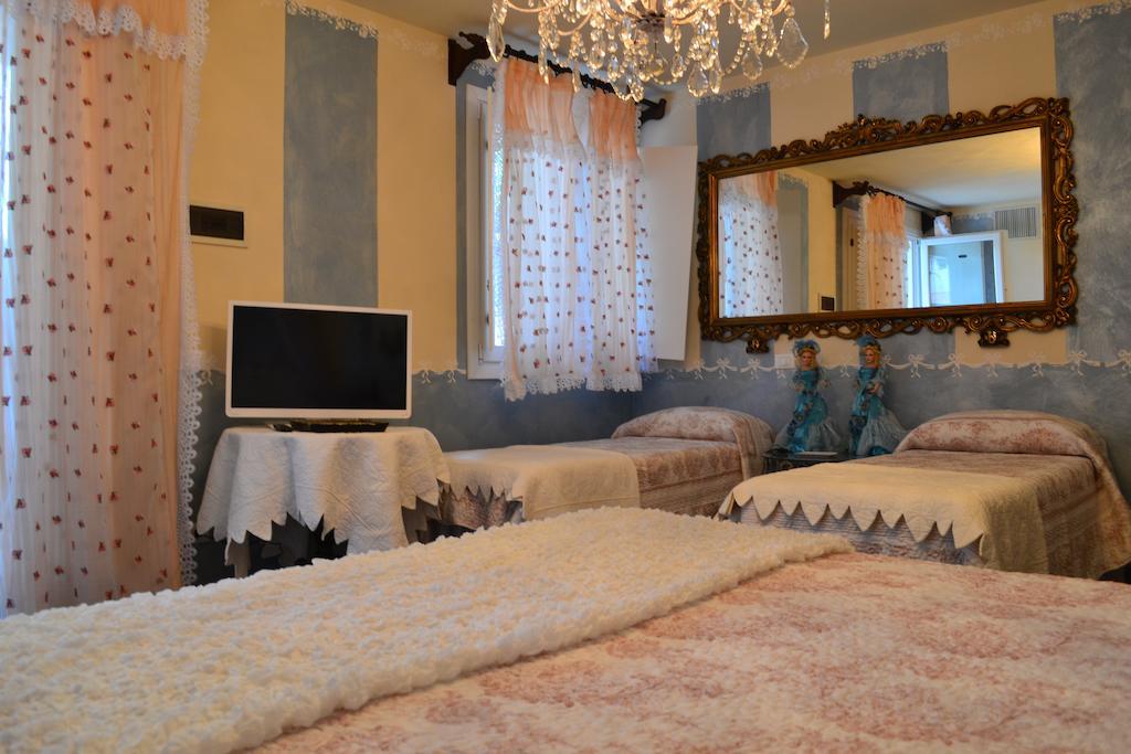 La Maison Delle Favole Desenzano del Garda Room photo