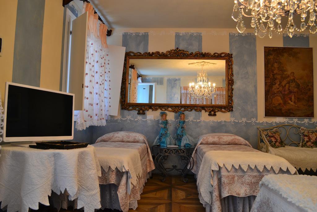 La Maison Delle Favole Desenzano del Garda Room photo